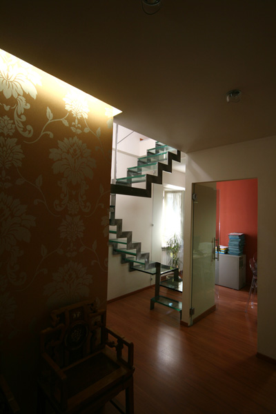 Scala in acciaio molato e vetro